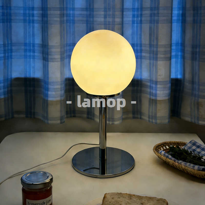 Lighting Table Decor - 乳白色のソリッドグローブクローム薄型ポールテーブルランプ、クリームインホワイトデスク、3トーンソフトライト読書用テーブルデコレーションランプ